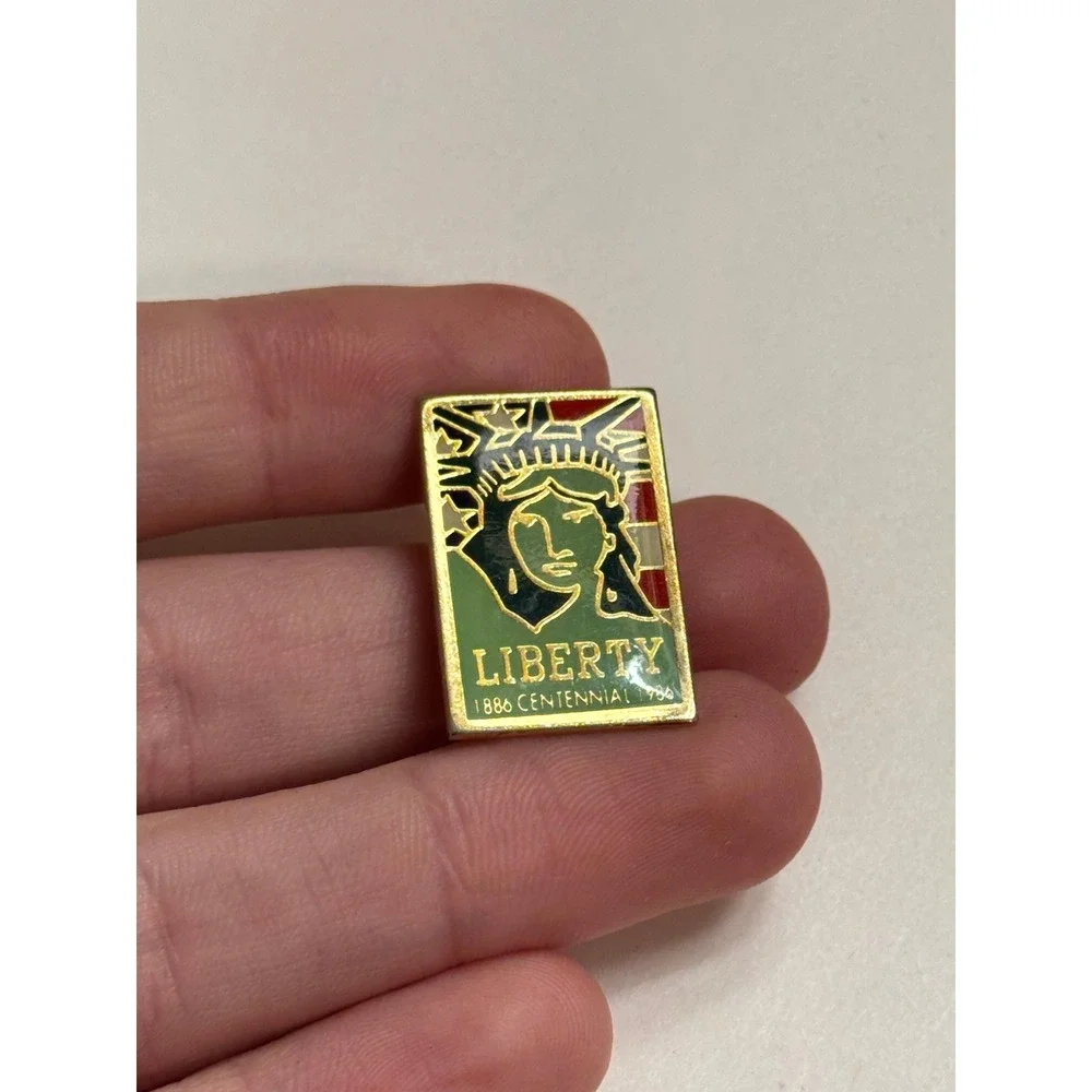 Vintage 1986 Statue of‎ Liberty Centennial Enamel Pin Weingeroff Enterprises
